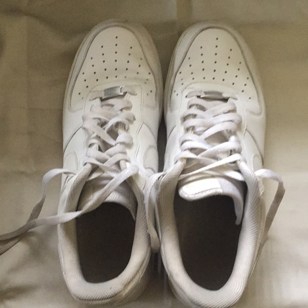 Men’s tennis shoes